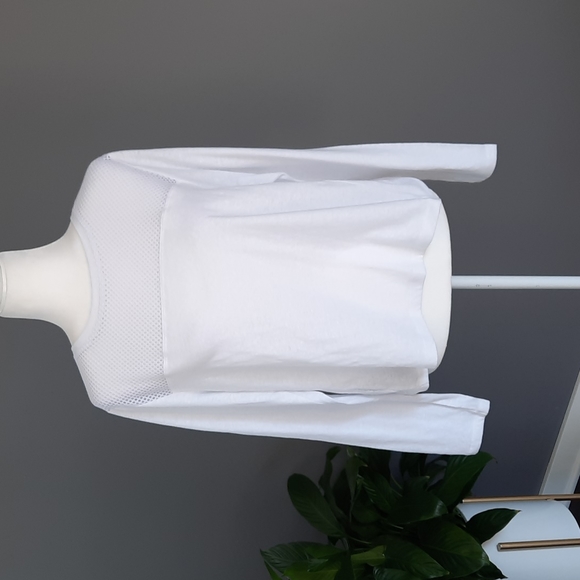 Lorna Jane Tops - Cover up cropped long sleeve top